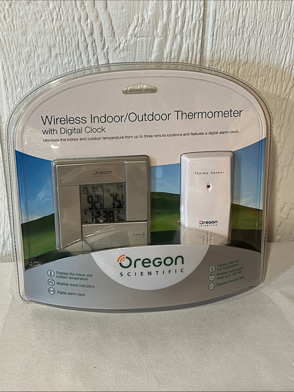 NEW Oregon Scientific Wireless Indoor/Outdoor Thermometer - Silver & White